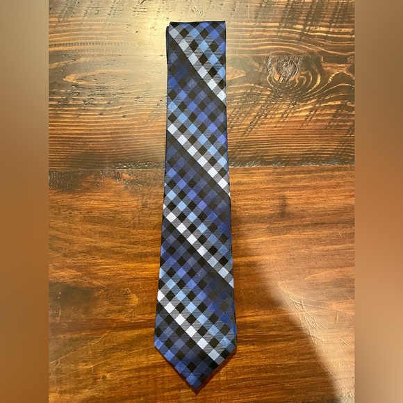 Men’s Blue & Black Croft & Barrow check pattern tie. Classic Length. Gently used - Picture 1 of 3